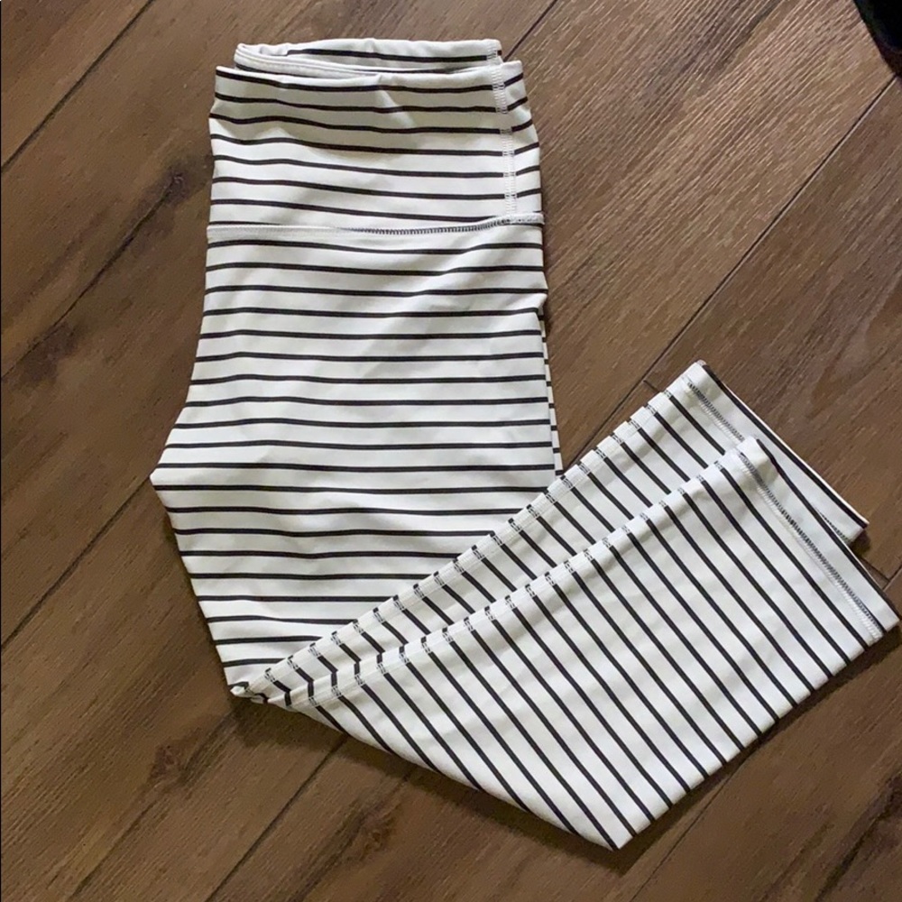 Yoga pants (athletic wear)